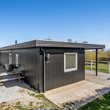 2 Bedroom Stunning Home In Strøby Ladeplads Exterior foto