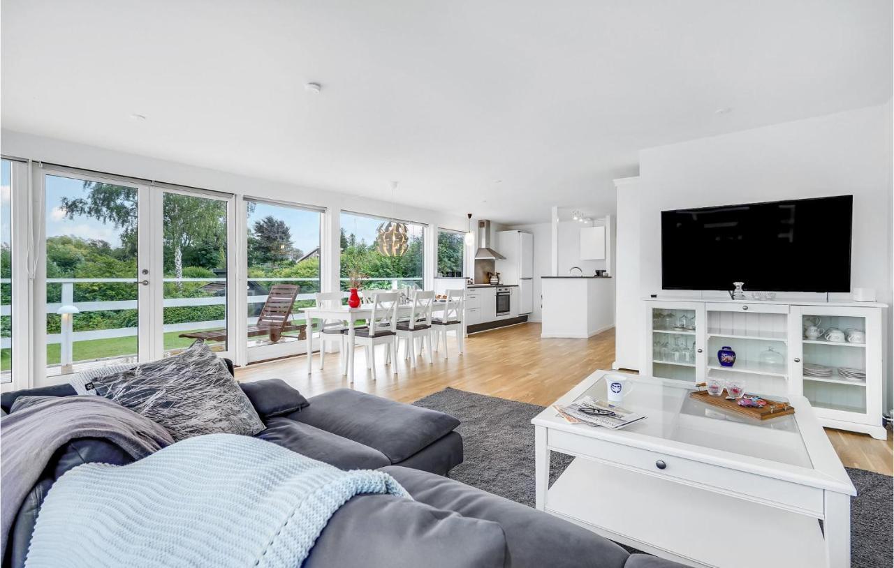 2 Bedroom Stunning Home In Strøby Ladeplads Exterior foto