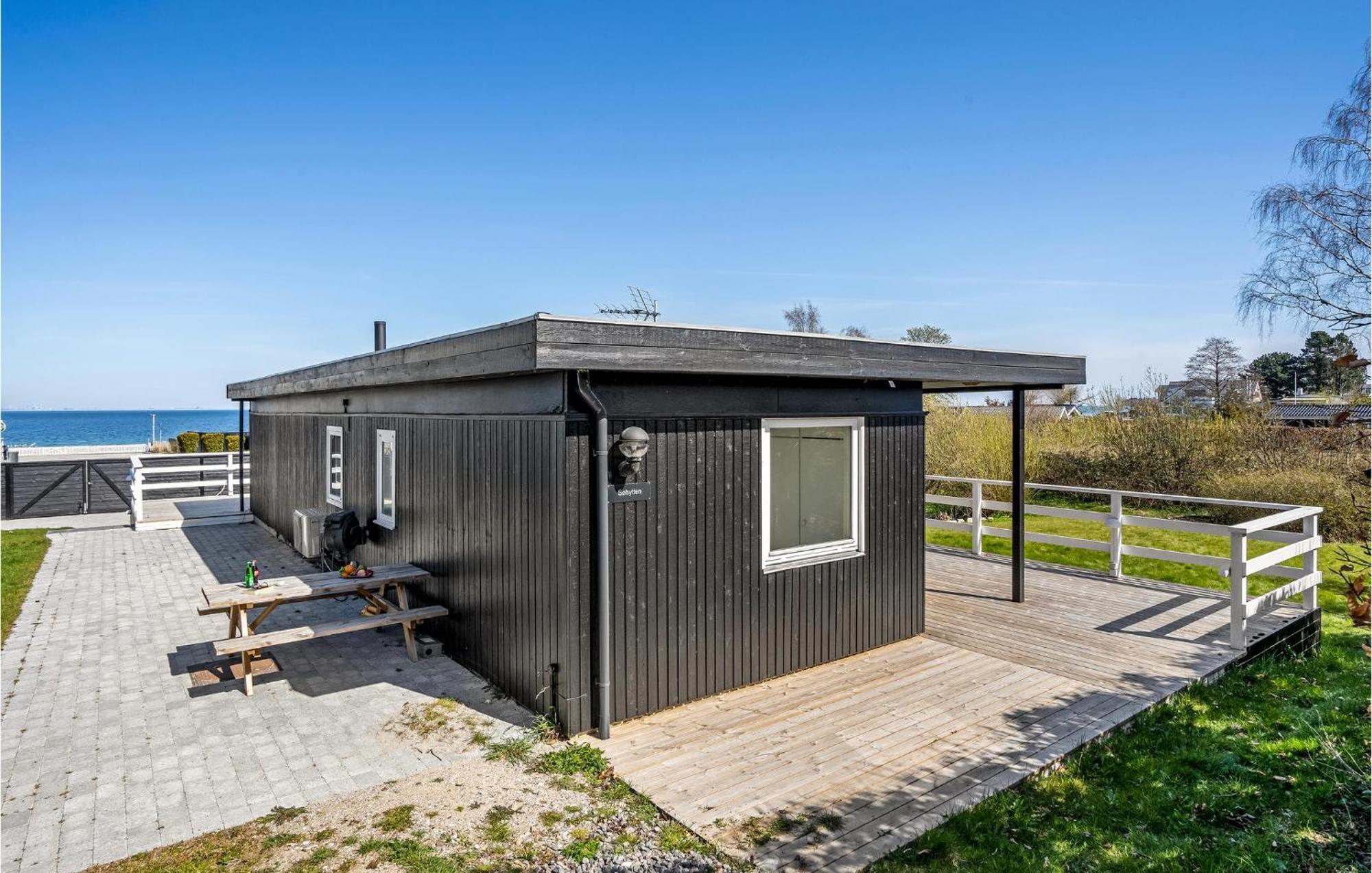 2 Bedroom Stunning Home In Strøby Ladeplads Exterior foto